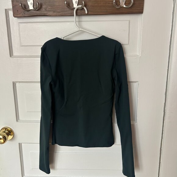 Aritzia Contour V neck Top - Picture 3 of 3